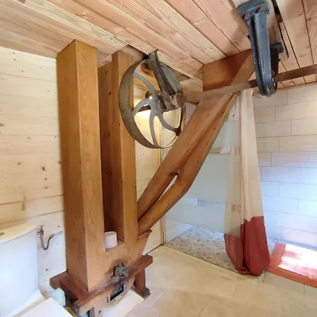 Le Moulin De La Hire