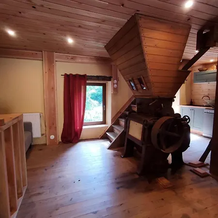 Le Moulin De La Hire * Miremont (Puy-de-Dome)