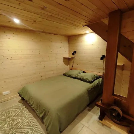 Le Moulin De La Hire