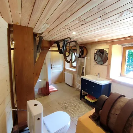 Le Moulin De La Hire