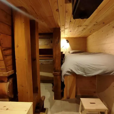 Le Moulin De La Hire